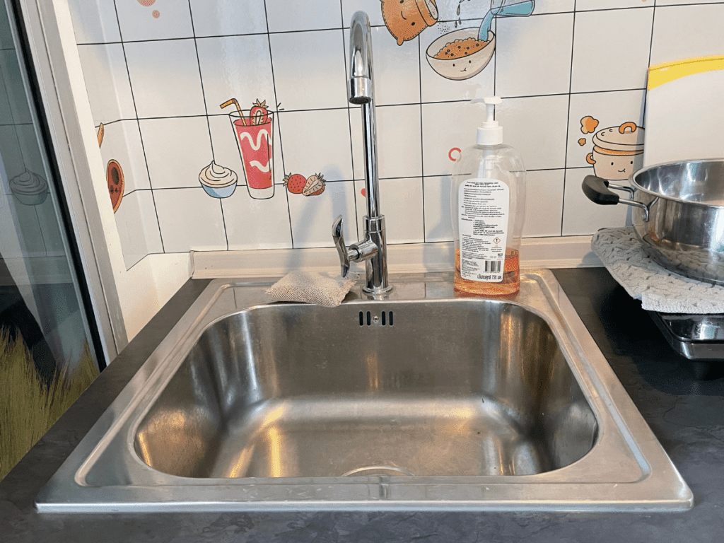 A single flush mounted sink