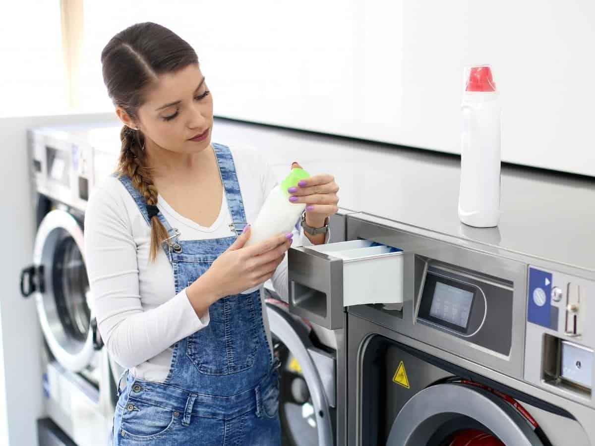 Can You Mix Laundry Detergent With Fabric Softener? + Alternatives