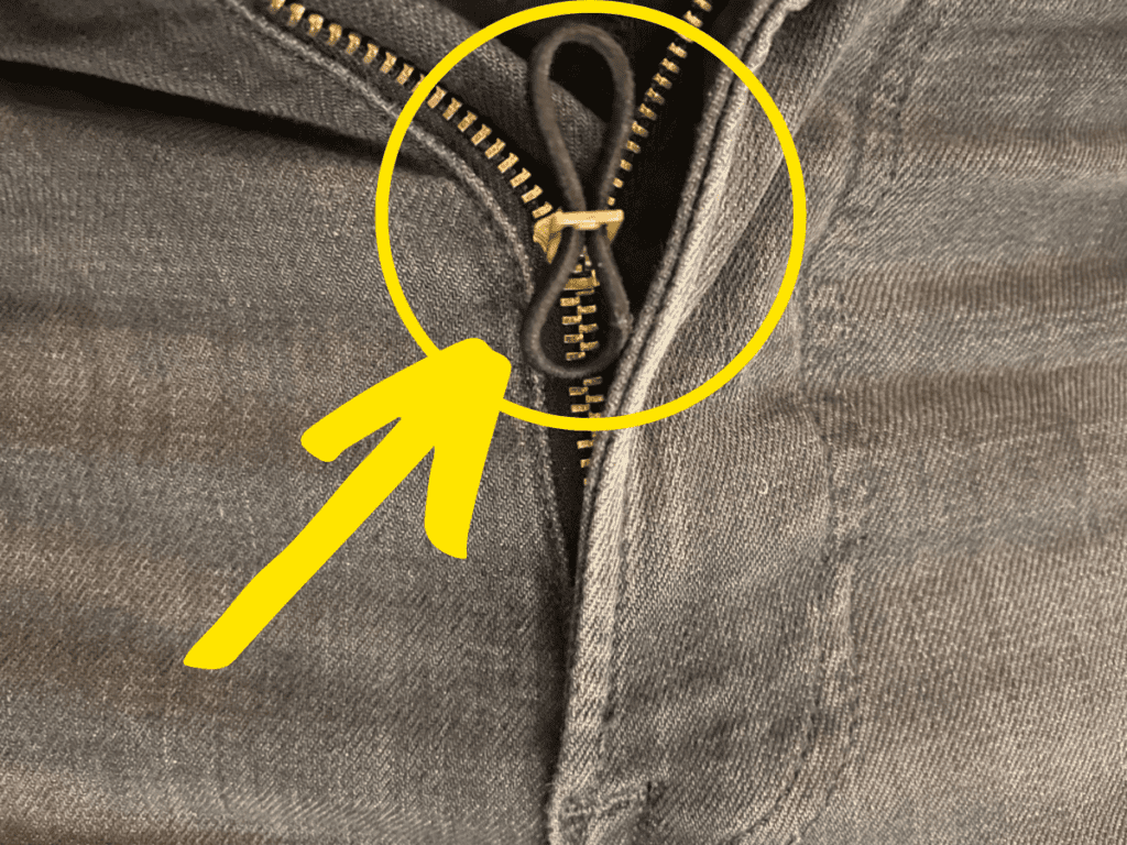 place a tie in the hole of the zipper