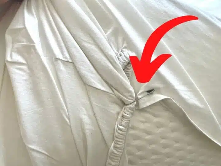 4 Easy Ways to Stop Fitted Sheets From Coming Off Your Mattress