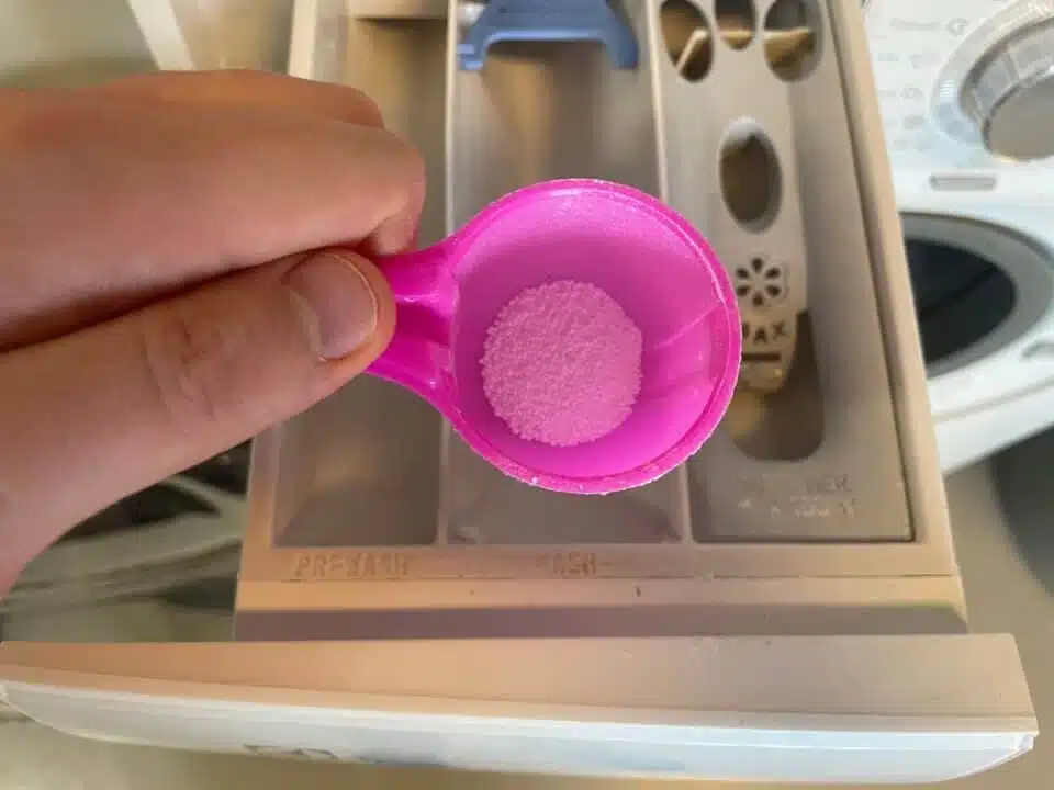 8 Steps To Use Oxygen Bleach for Laundry (+How It Works) Organizing.TV