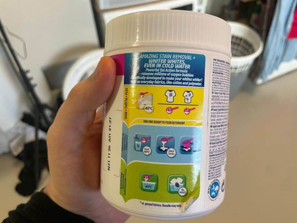 How to Use Oxygen Bleach for Laundry (And When Chlorine Bleach Is Foto & Idee Foto zu How to Use Oxygen Bleach for Laundry (And When Chlorine Bleach Is